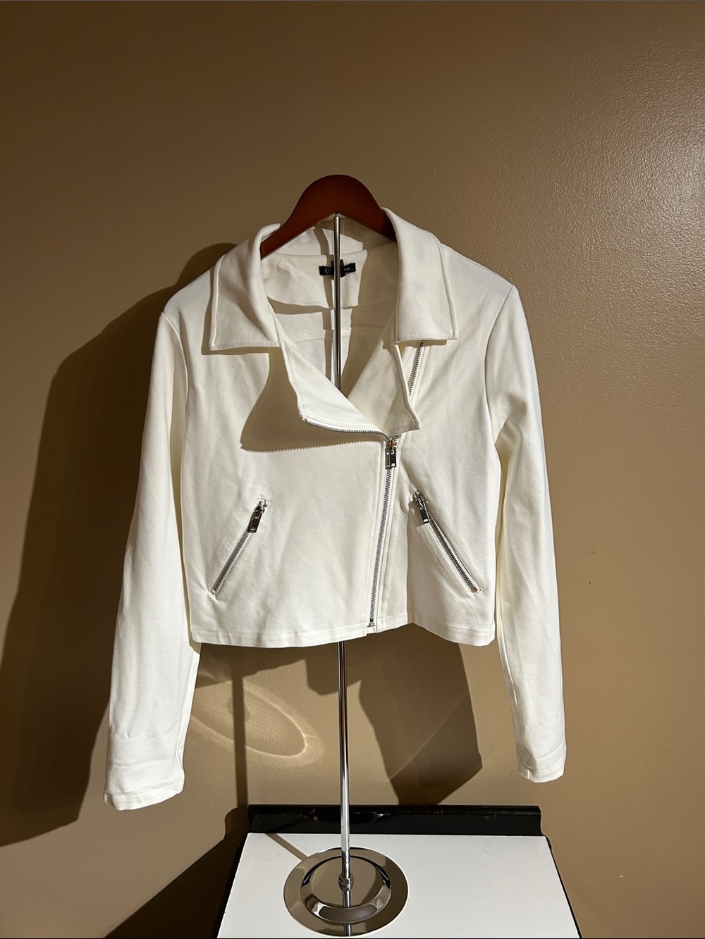 Versona White Cropped Moto Jacket with Zip Pockets